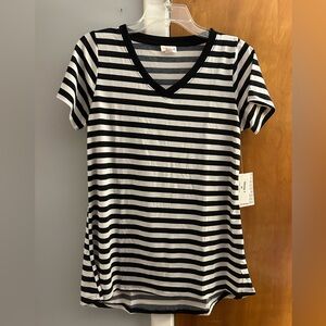 NWT LuLaRoe Christy v-neck Tee